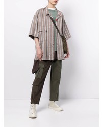 Camicia a maniche corte a righe verticali marrone di Maison Mihara Yasuhiro