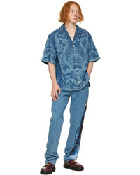 Camicia a maniche corte di jeans stampata blu di Versace