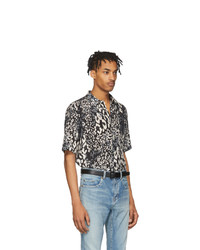 Camicia a maniche corte di seta leopardata nera di Saint Laurent