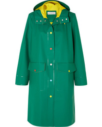 Cappotto verde di Mira Mikati