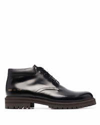 Chukka in pelle nere di Common Projects