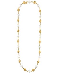 Collana di perle dorata di Chanel