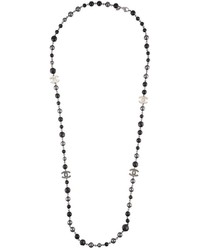 Collana di perle nera di Chanel