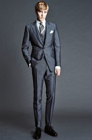 Cravatta a righe orizzontali grigio scuro di Giorgio Armani