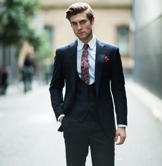 Come indossare e abbinare una cravatta con stampa cachemire bordeaux: Opta per un abito a tre pezzi nero e una cravatta con stampa cachemire bordeaux come un vero gentiluomo.