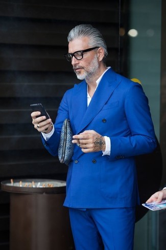 Look di Domenico Gianfrate: Abito blu, Camicia a maniche lunghe bianca