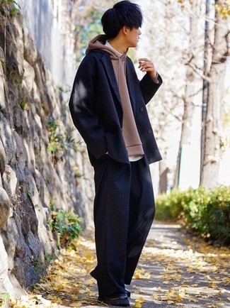 Quale dolcevita indossare con scarpe monk nere quando fa caldo: Opta per un dolcevita e un abito blu scuro per essere sofisticato e di classe. Scarpe monk nere sono una buona scelta per completare il look.