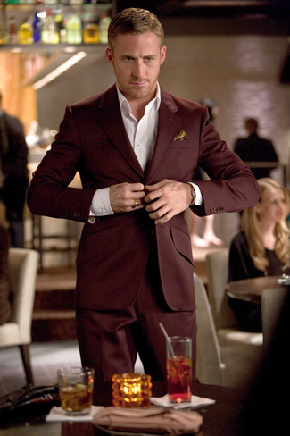 Quale camicia elegante indossare con un abito bordeaux: Scegli un abito bordeaux e una camicia elegante come un vero gentiluomo.