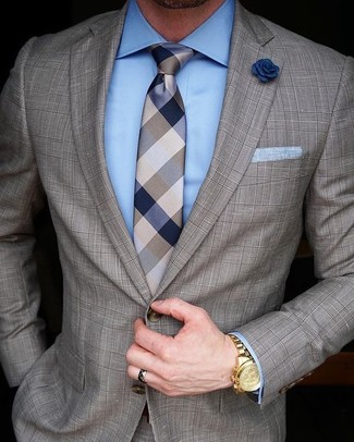 Come indossare e abbinare una cravatta di seta a quadri terracotta: Potresti indossare un abito a quadri marrone e una cravatta di seta a quadri terracotta per un look elegante e di classe.