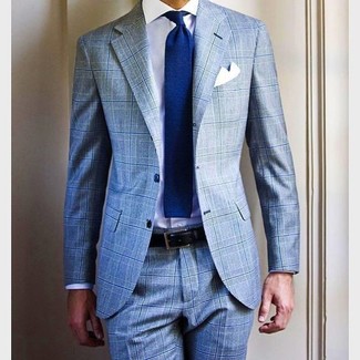 Come indossare e abbinare una cravatta lavorata a maglia blu scuro e bianca in modo formale: Vestiti con un abito scozzese azzurro e una cravatta lavorata a maglia blu scuro e bianca come un vero gentiluomo.