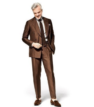 Quale mocassini eleganti indossare con un abito marrone per un uomo di 50 anni: Potresti indossare un abito marrone e una camicia elegante a righe verticali bianca come un vero gentiluomo. Mocassini eleganti sono una valida scelta per completare il look.