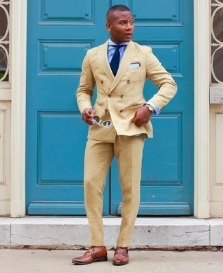Moda uomo anni 20 in modo formale: Vestiti con una camicia elegante a quadretti bianca e blu per un look elegante e di classe.