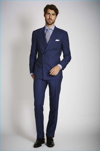 Come indossare e abbinare una cravatta a pois blu scuro quando fa caldo: Indossa un abito blu scuro con una cravatta a pois blu scuro per un look elegante e di classe. Per un look più rilassato, scegli un paio di scarpe derby in pelle nere come calzature.