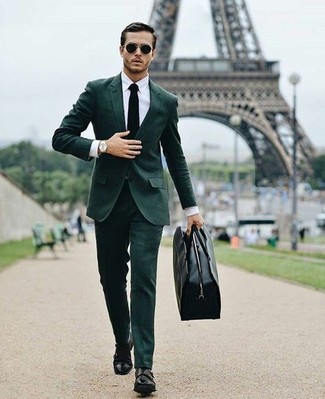 Come indossare e abbinare una cravatta nera per un uomo di 30 anni in modo formale: Indossa un abito verde scuro con una cravatta nera per un look elegante e alla moda. Scarpe double monk in pelle nere renderanno il tuo look davvero alla moda.