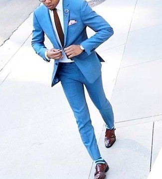 Come indossare e abbinare un abito azzurro: Abbina un abito azzurro con una camicia elegante bianca per un look elegante e alla moda. Prova con un paio di scarpe double monk in pelle marrone scuro per un tocco più rilassato.