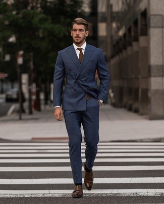 Come indossare e abbinare una cravatta marrone per un uomo di 30 anni in estate 2024: Potresti abbinare un abito blu scuro con una cravatta marrone per un look elegante e di classe. Per un look più rilassato, scegli un paio di scarpe double monk in pelle marroni. Ecco una eccellente idea per creare il perfetto outfit estivo.