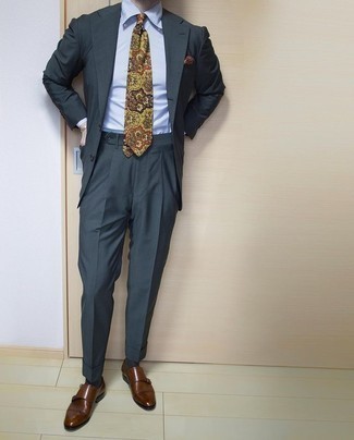 Come indossare e abbinare una cravatta lime in modo formale: Potresti abbinare un abito verde scuro con una cravatta lime per un look elegante e di classe. Opta per un paio di scarpe double monk in pelle marrone scuro per un tocco più rilassato.