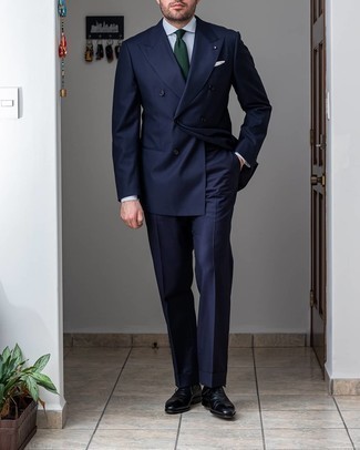 Come indossare e abbinare una cravatta verde scuro per un uomo di 30 anni in modo formale: Potresti combinare un abito blu scuro con una cravatta verde scuro per un look elegante e di classe. Scegli uno stile casual per le calzature con un paio di scarpe oxford in pelle nere.