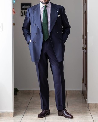 Come indossare e abbinare una cravatta verde oliva: Indossa un abito blu scuro e una cravatta verde oliva come un vero gentiluomo. Per un look più rilassato, mettiti un paio di scarpe oxford in pelle bordeaux.