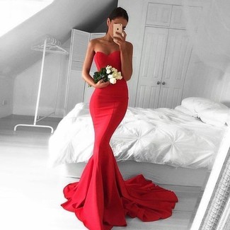 Come indossare e abbinare un abito da sera rosso: Scegli un outfit composto da un abito da sera rosso per sfoggiare un look davvero fantastico.