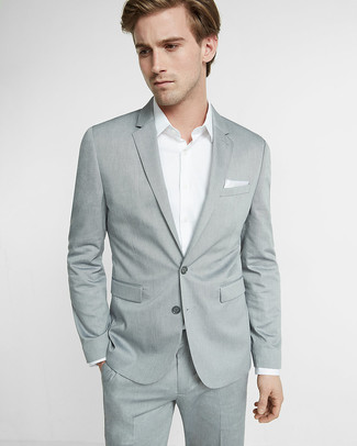 Look alla moda per uomo: Abito grigio, Camicia a maniche lunghe bianca, Fazzoletto da taschino bianco