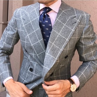 Come indossare e abbinare una cravatta stampata blu: Punta su un abito a quadri grigio e una cravatta stampata blu per un look elegante e di classe.