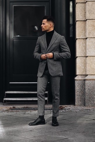 Quale scarpe double monk indossare con un dolcevita nero per un uomo di 20 anni: Combina un dolcevita nero con un abito di lana grigio per una silhouette classica e raffinata Scarpe double monk sono una buona scelta per completare il look.