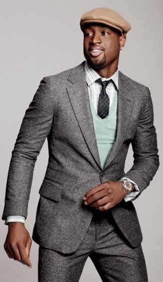 Come indossare e abbinare una cravatta nera per un uomo di 30 anni in modo smart-casual: Mostra il tuo stile in un abito di lana grigio con una cravatta nera per un look elegante e di classe.