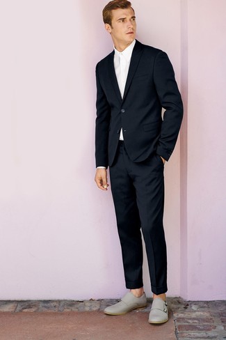 Come indossare e abbinare scarpe eleganti grigio scuro: Prova a combinare un abito nero con una camicia elegante bianca per un look elegante e alla moda. Un paio di scarpe eleganti grigio scuro si abbina alla perfezione a una grande varietà di outfit.