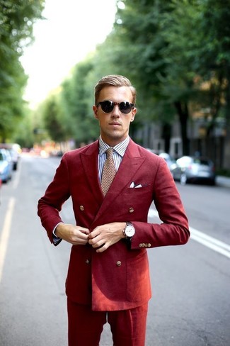 Come indossare e abbinare una cravatta stampata rossa e blu scuro in modo formale: Scegli un abito rosso e una cravatta stampata rossa e blu scuro come un vero gentiluomo.