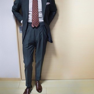 Come indossare e abbinare una cravatta lime in modo formale: Potresti indossare un abito grigio scuro e una cravatta lime come un vero gentiluomo. Scarpe oxford in pelle marrone scuro aggiungono un tocco particolare a un look altrimenti classico.