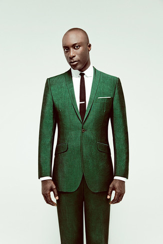 Come indossare e abbinare un abito verde menta per un uomo di 40 anni in modo formale: Prova ad abbinare un abito verde menta con una camicia elegante bianca come un vero gentiluomo.