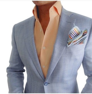 Come indossare e abbinare un fazzoletto da taschino bianco e rosso e blu scuro per un uomo di 20 anni in modo formale: Per un outfit della massima comodità, opta per un blazer azzurro e un fazzoletto da taschino bianco e rosso e blu scuro.