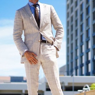 Come indossare e abbinare una cravatta di lana terracotta in estate 2024: Abbina un blazer a quadri beige con una cravatta di lana terracotta come un vero gentiluomo. Questo è certamente il look da copiare questa estate.