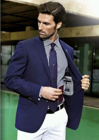 Quale blazer indossare con una camicia a maniche lunghe blu: Indossa un blazer con una camicia a maniche lunghe blu se cerchi uno stile ordinato e alla moda.