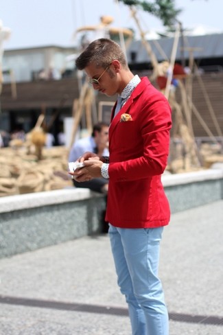 Come indossare e abbinare una giacca bordeaux in estate 2024: Potresti indossare una giacca bordeaux e chino azzurri, perfetto per il lavoro. Una eccellente scelta per essere più cool e perfettamente alla moda anche durante la stagione calda.