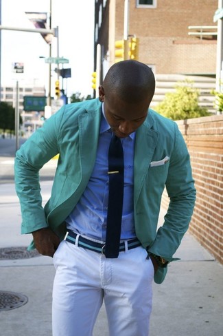 Come indossare e abbinare una cintura blu: Opta per un blazer verde menta e una cintura blu per una sensazione di semplicità e spensieratezza.