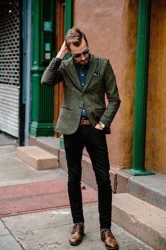 Quale scarpe brogue indossare con un blazer verde scuro quando fa caldo in modo smart-casual: Vestiti con un blazer verde scuro e jeans neri se cerchi uno stile ordinato e alla moda. Scegli uno stile classico per le calzature e indossa un paio di scarpe brogue.