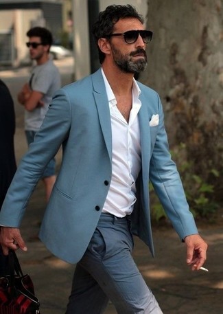 Come indossare e abbinare una giacca acqua in estate 2024 in modo formale: Scegli una giacca acqua e pantaloni eleganti azzurri come un vero gentiluomo. Una buona scelta per questa stagione estiva!