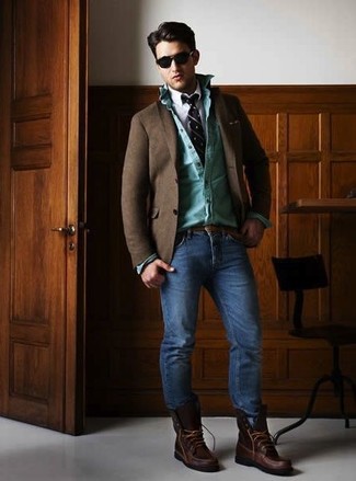 Quale camicia di jeans indossare con stivali casual marroni in autunno 2024: Potresti indossare una camicia di jeans e jeans aderenti blu per un look comfy-casual. Indossa un paio di stivali casual marroni per dare un tocco classico al completo. Una buona idea per tuo look autunnale!