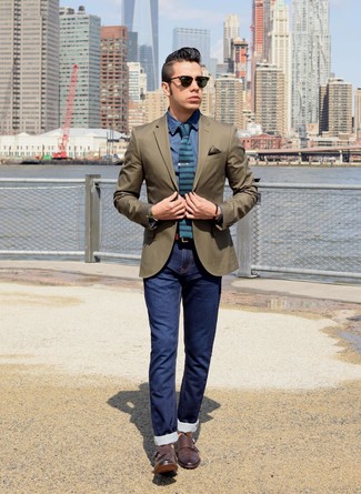 Quale blazer indossare con scarpe monk marroni in modo smart-casual: Mostra il tuo stile in un blazer con jeans aderenti blu scuro per affrontare con facilità la tua giornata. Un bel paio di scarpe monk marroni è un modo semplice di impreziosire il tuo look.