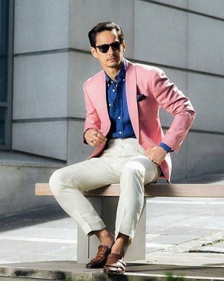 Quale camicia elegante indossare con un blazer rosa: Indossa un blazer rosa con una camicia elegante come un vero gentiluomo. Completa questo look con un paio di mocassini eleganti in pelle con frange marroni.