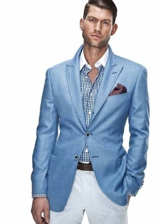 Come indossare e abbinare un fazzoletto da taschino a pois bordeaux in modo smart-casual: Combina un blazer blu con un fazzoletto da taschino a pois bordeaux per una sensazione di semplicità e spensieratezza.