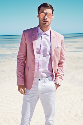 Come indossare e abbinare occhiali da sole rosa per un uomo di 20 anni in estate 2024: Potresti indossare un blazer rosa e occhiali da sole rosa per un'atmosfera casual-cool. È stupenda scelta per per vestirsi con stile durante la stagione calda!