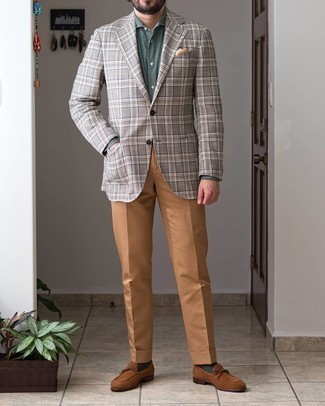 Quale blazer indossare con mocassini eleganti marroni: Abbina un blazer con chino marrone chiaro per un look davvero alla moda. Opta per un paio di mocassini eleganti marroni per un tocco virile.
