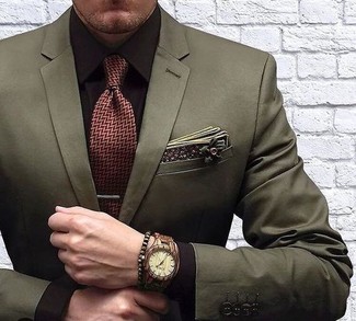 Come indossare e abbinare una camicia terracotta in modo formale: Combina una camicia terracotta con un blazer verde oliva per un look elegante e di classe.