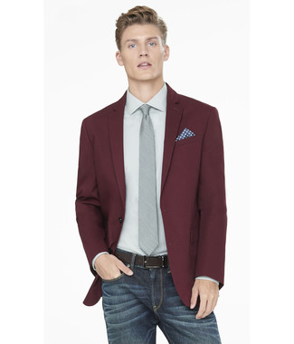 Quale blazer indossare con una camicia elegante grigia: Prova a combinare un blazer con una camicia elegante grigia per un look elegante e alla moda.