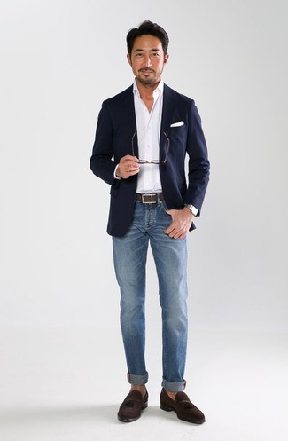 Quale mocassini con nappine indossare con jeans blu per un uomo di 30 anni: Abbina un blazer blu scuro con jeans blu se cerchi uno stile ordinato e alla moda. Mocassini con nappine daranno lucentezza a un look discreto.