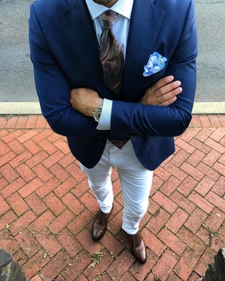 Come indossare e abbinare una cravatta verde scuro per un uomo di 30 anni quando fa caldo: Vestiti con un blazer blu scuro e una cravatta verde scuro per un look elegante e di classe. Perfeziona questo look con un paio di scarpe oxford in pelle marroni.