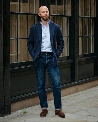 Quale blazer indossare con scarpe derby terracotta: Mostra il tuo stile in un blazer con jeans blu scuro per creare un look smart casual. Scegli uno stile classico per le calzature e mettiti un paio di scarpe derby terracotta.